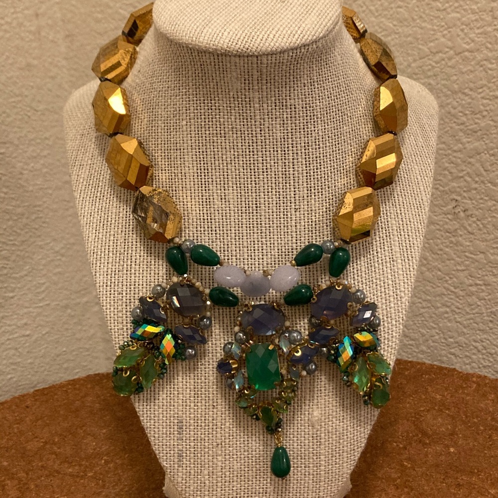 Elizabeth Wahyu Necklace